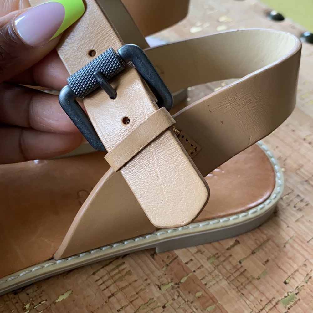 VERA WANG Vibrant Pink Flat Leather Sandal - Picture 4 of 7